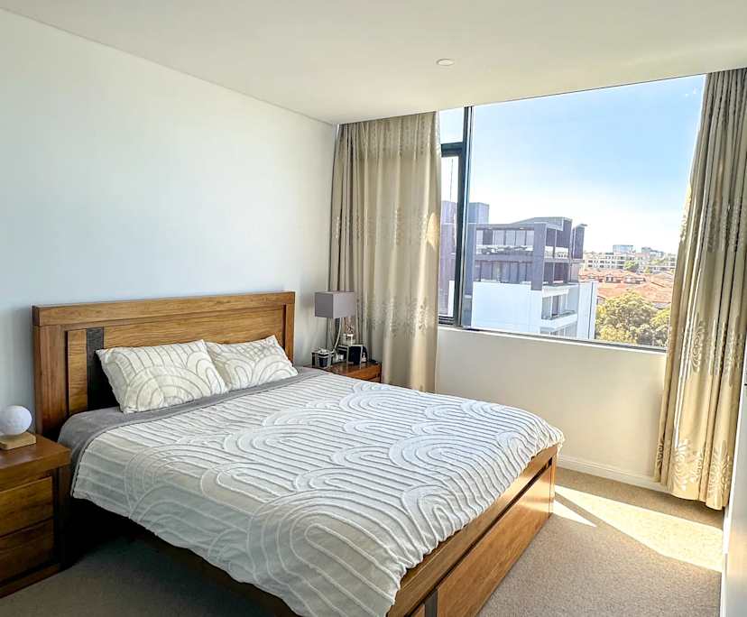 Furnished room with ensuite in a flatshare