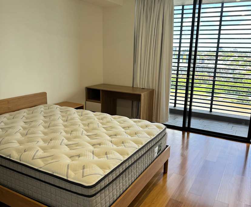 Furnished room with ensuite in a flatshare