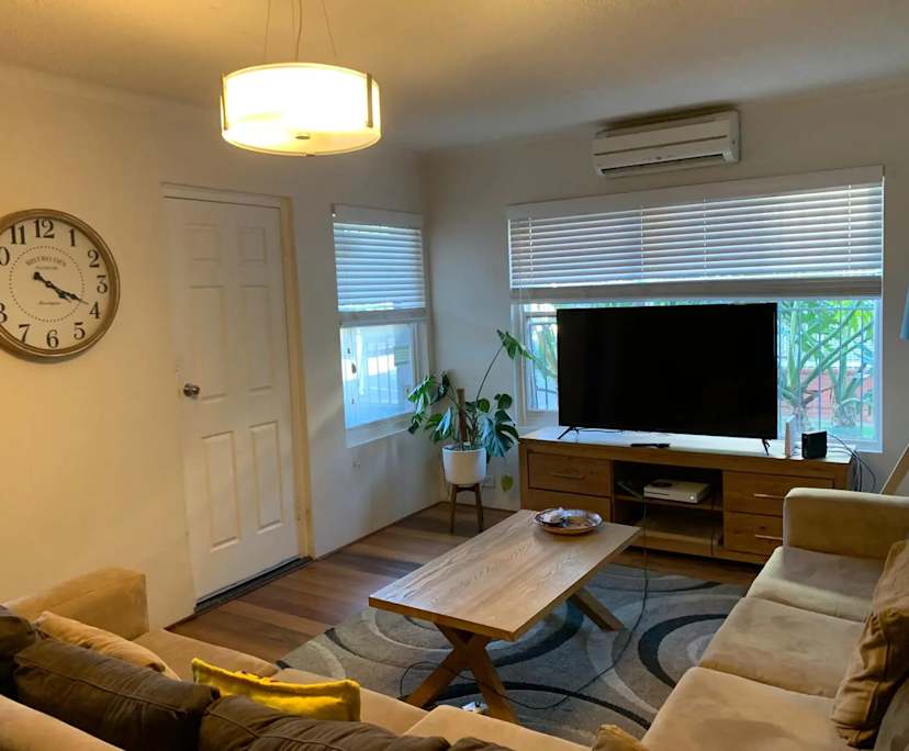 Furnished room in a flatshare