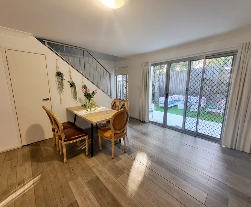 $290, Share-house, 3 bathrooms, Pacific Pines QLD 4211