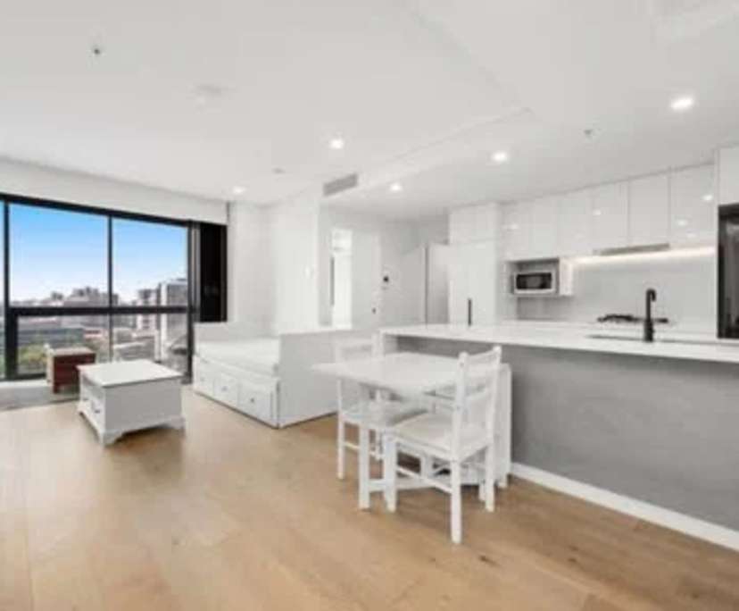 Furnished room with ensuite in a flatshare