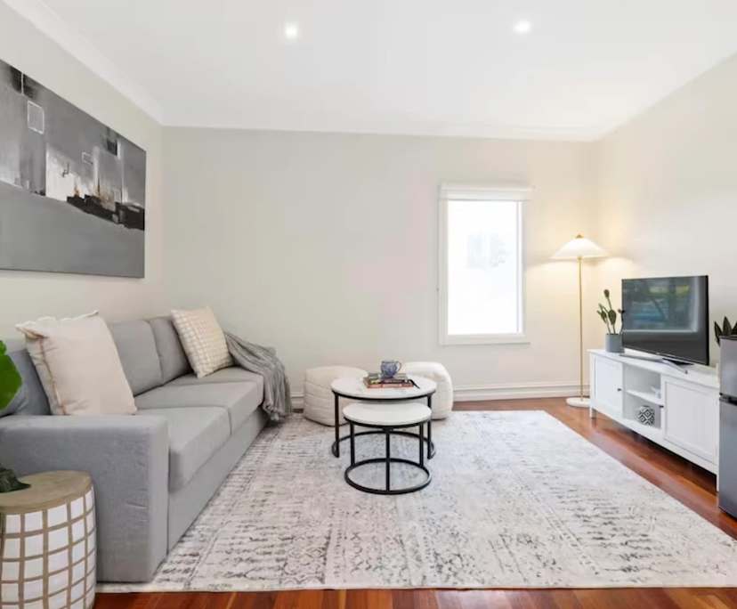 Whole property with 1 room for rent