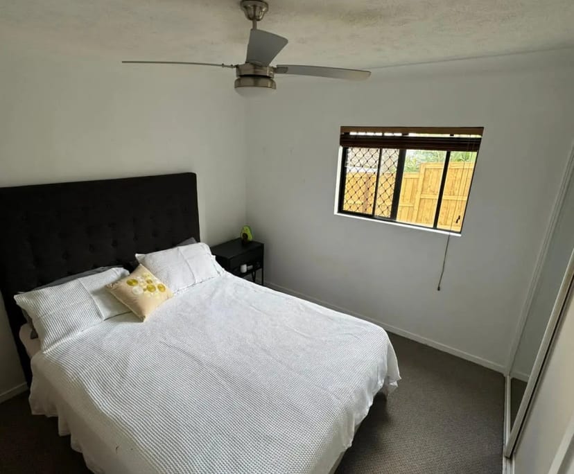 Furnished room in a flatshare