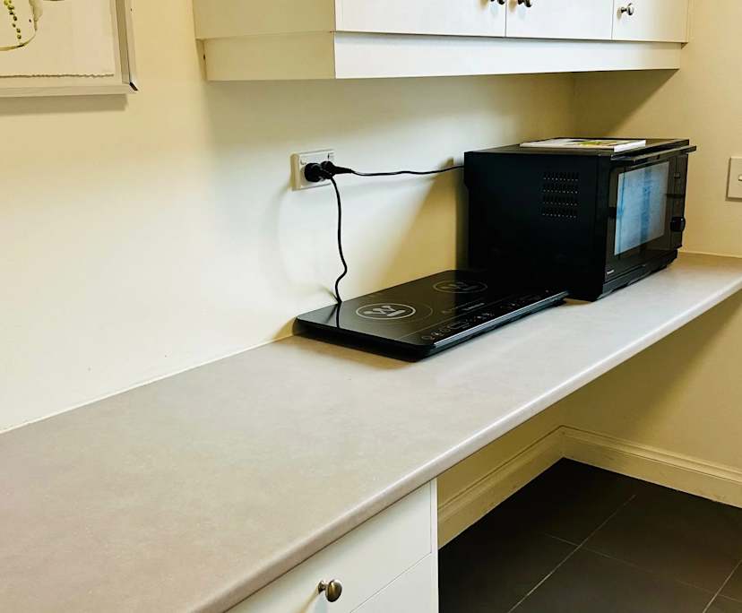 $395, Studio, 1 bathroom, Indooroopilly QLD 4068