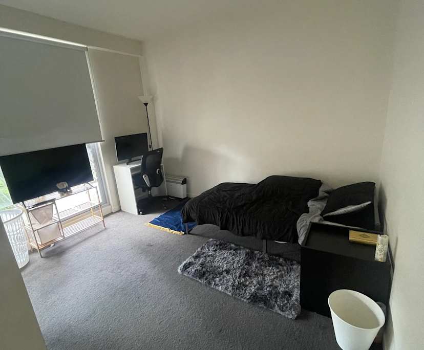 Furnished room with own bathroom