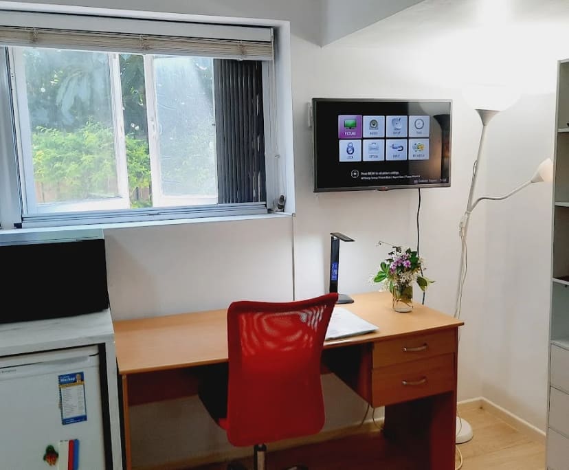 $300, Flatshare, 1 bathroom, Indooroopilly QLD 4068