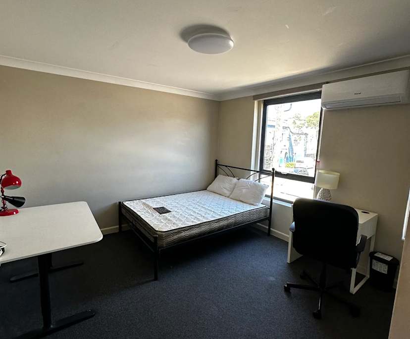 Furnished room in a flatshare