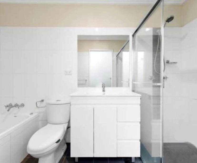 Unfurnished room in a flatshare