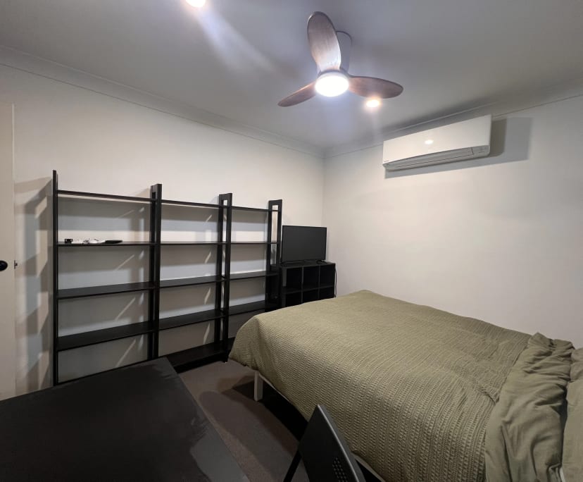 $400, Flatshare, 2 bathrooms, Holland Park QLD 4121