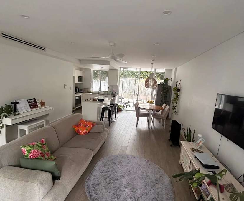 $800, 1-bed, 1 bathroom, Maroubra NSW 2035