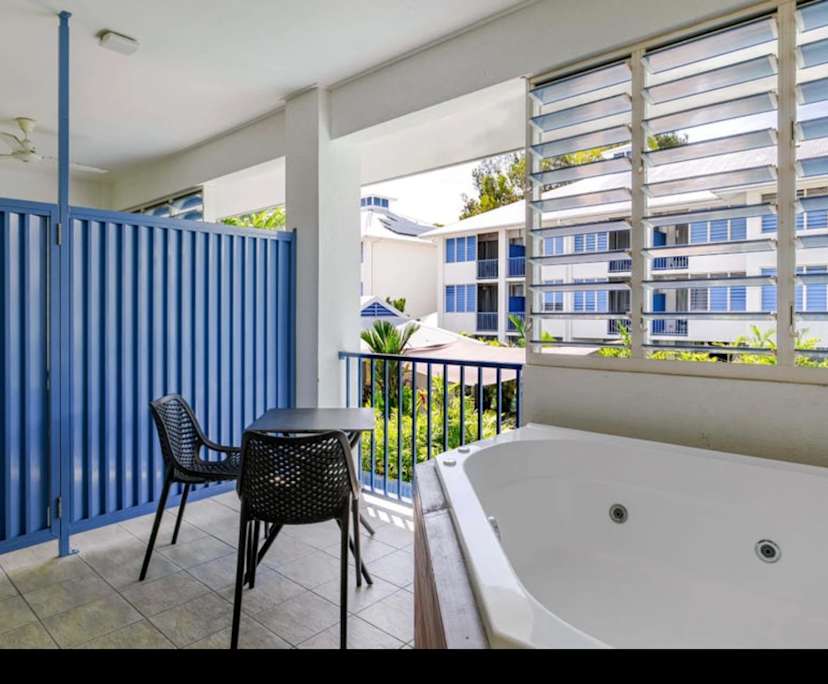 Whole property with 1 room for rent