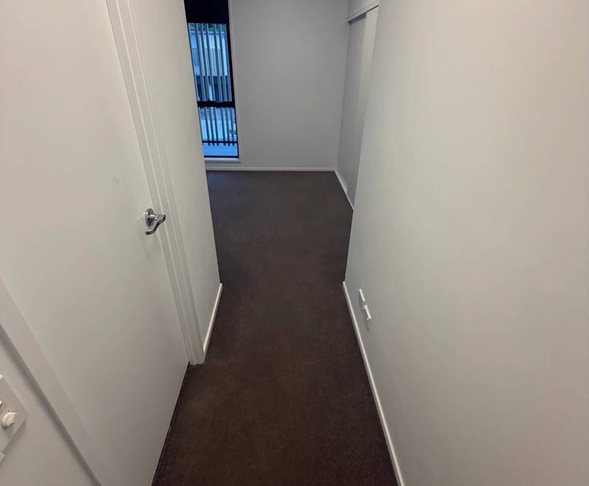 Unfurnished room with ensuite in a flatshare