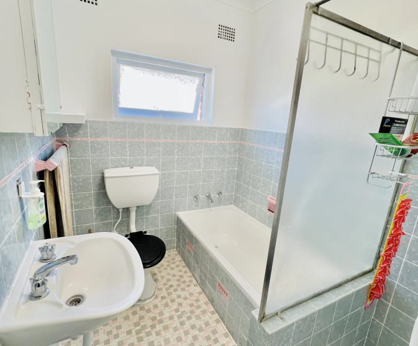 $300, Flatshare, 2 bathrooms, Campsie NSW 2194