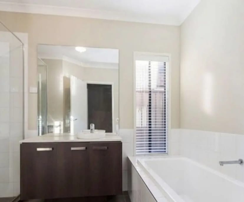 $240, Share-house, 5 bathrooms, Point Cook VIC 3030