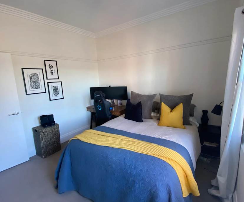 Furnished room with ensuite in a flatshare