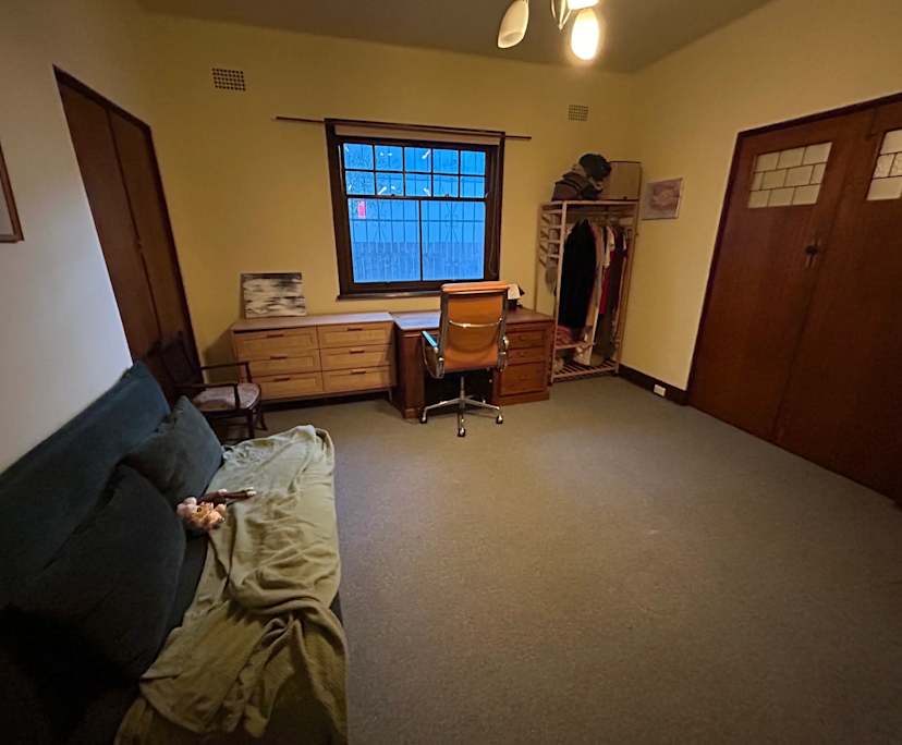 Unfurnished room in a flatshare