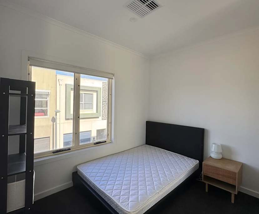 Room in a share house