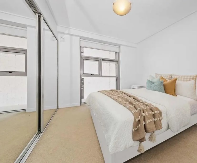 Furnished room with ensuite in a flatshare