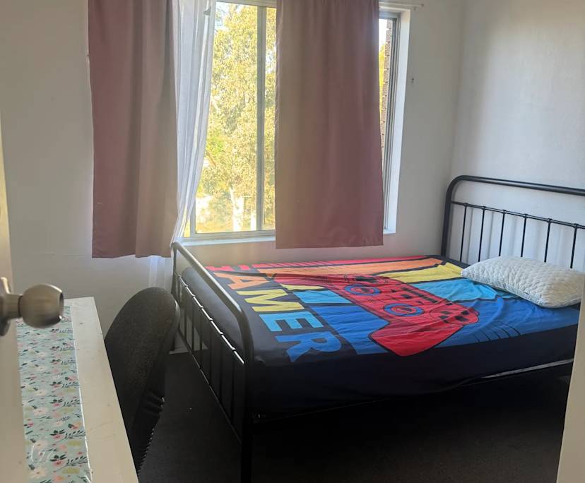 Furnished room in a flatshare