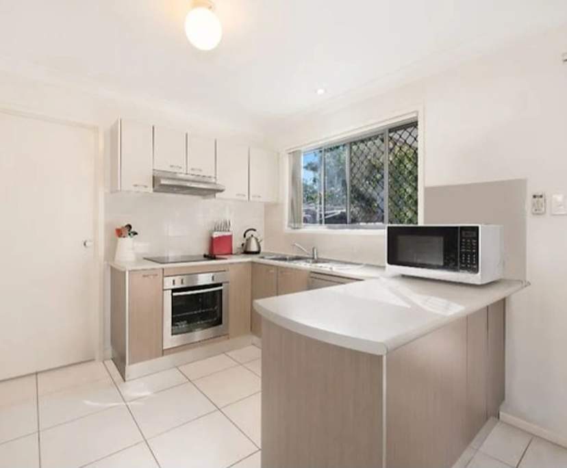 Unfurnished room with ensuite in a flatshare