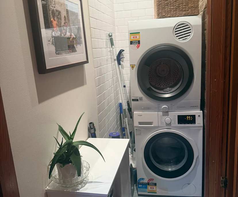 $445, Flatshare, 2 bathrooms, Newtown NSW 2042
