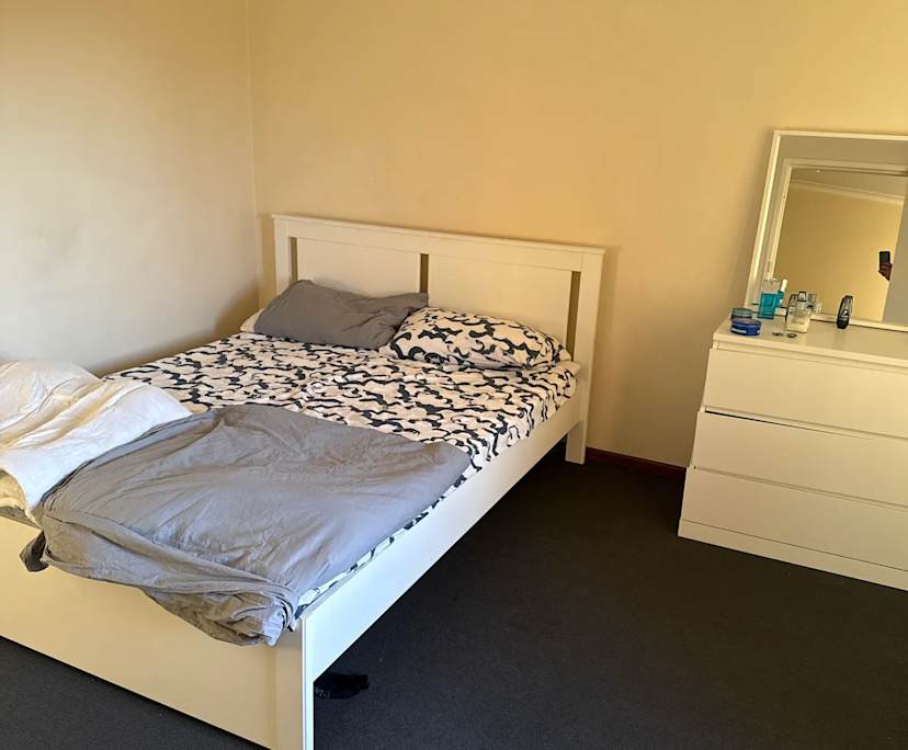 Furnished room in a flatshare