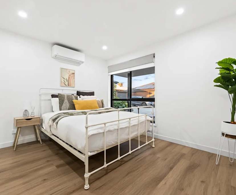 Room in a share house