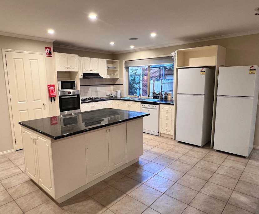 $200, Share-house, 6 bathrooms, Burnside VIC 3023