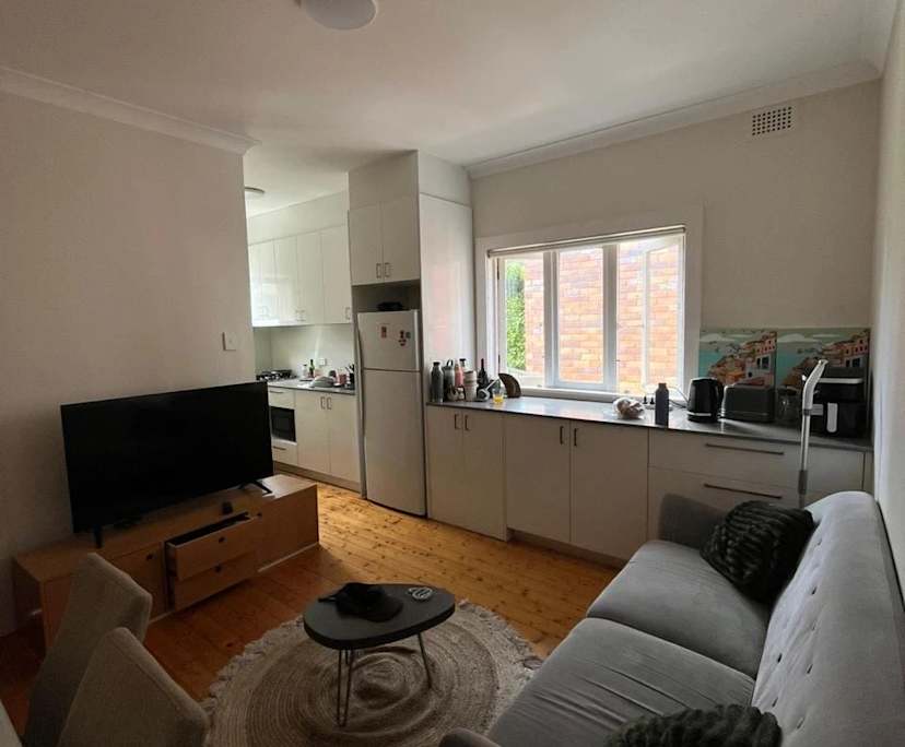 Furnished room in a flatshare