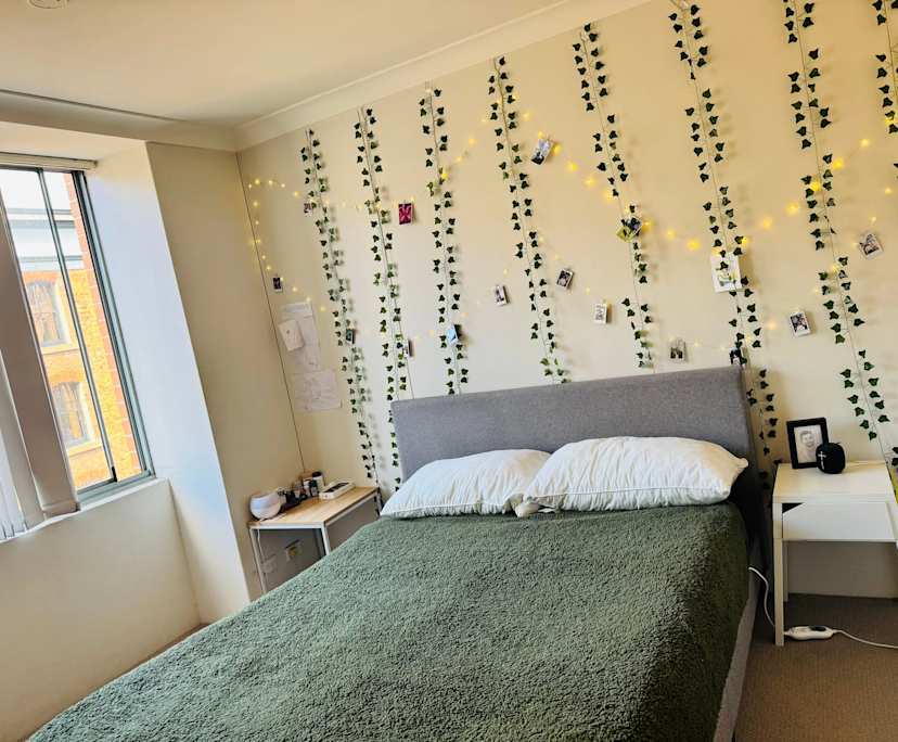 Furnished room with ensuite in a flatshare