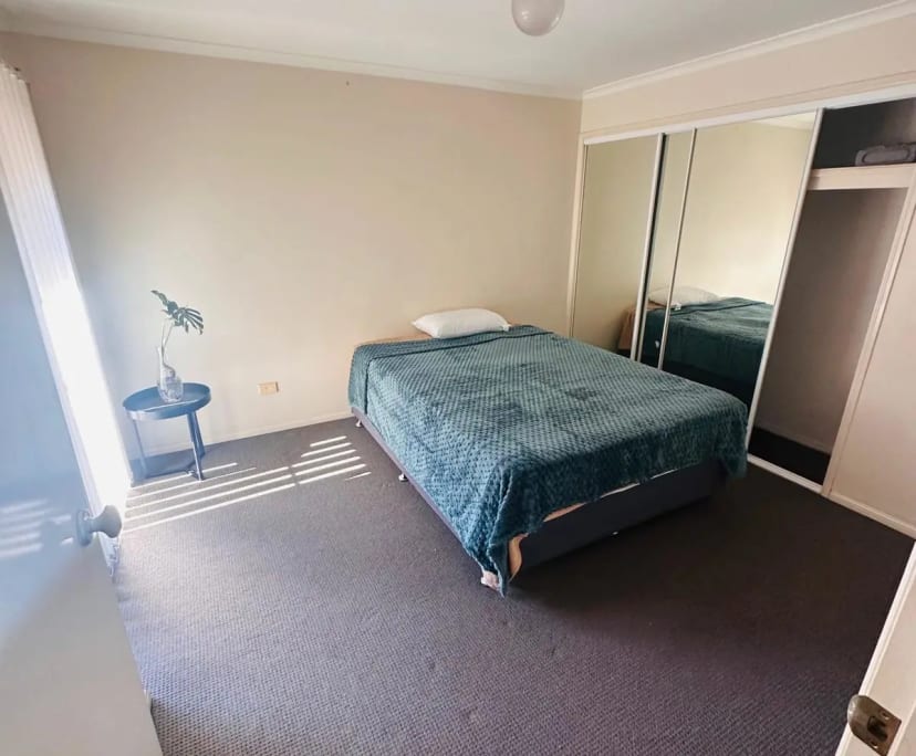 Room in a share house