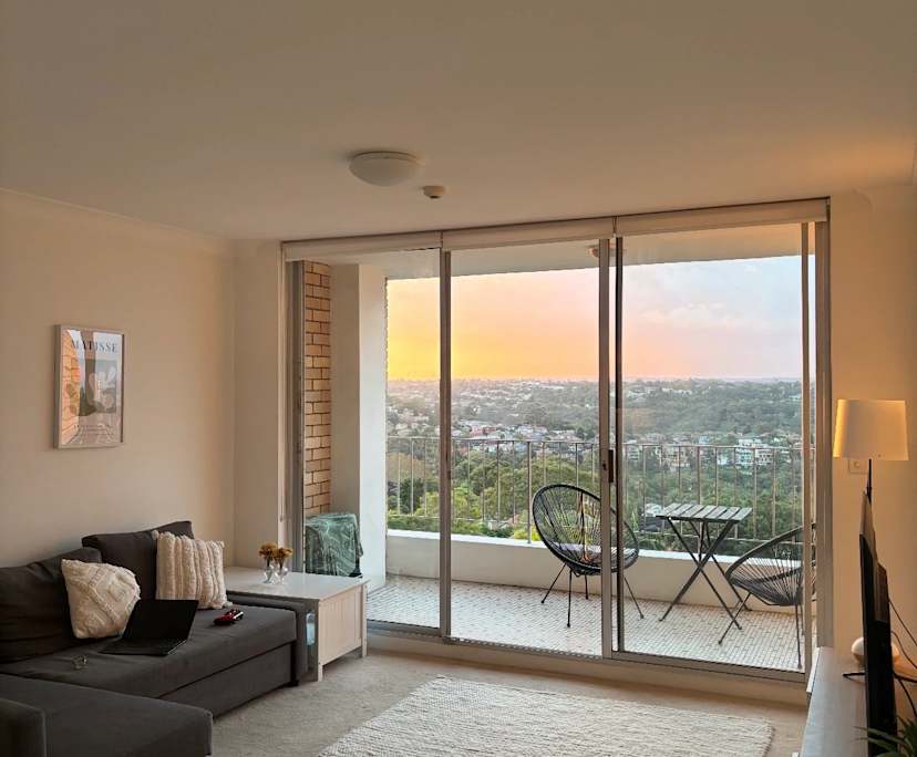 Unfurnished room in a flatshare