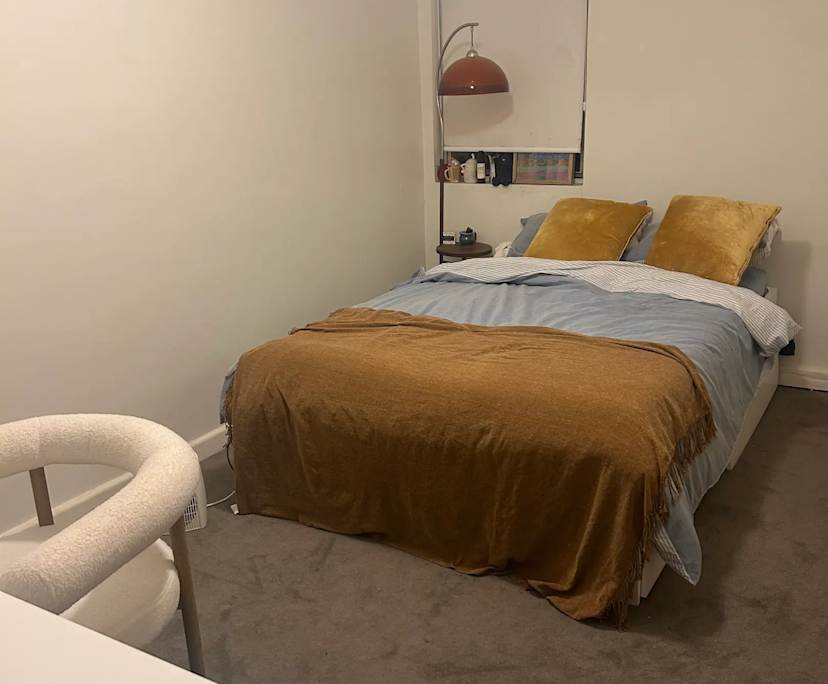 Furnished room in a share house