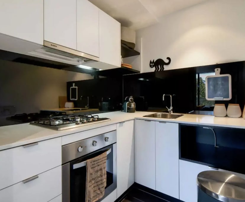 $1,100, Whole-property, 3 bathrooms, Melbourne VIC 3000