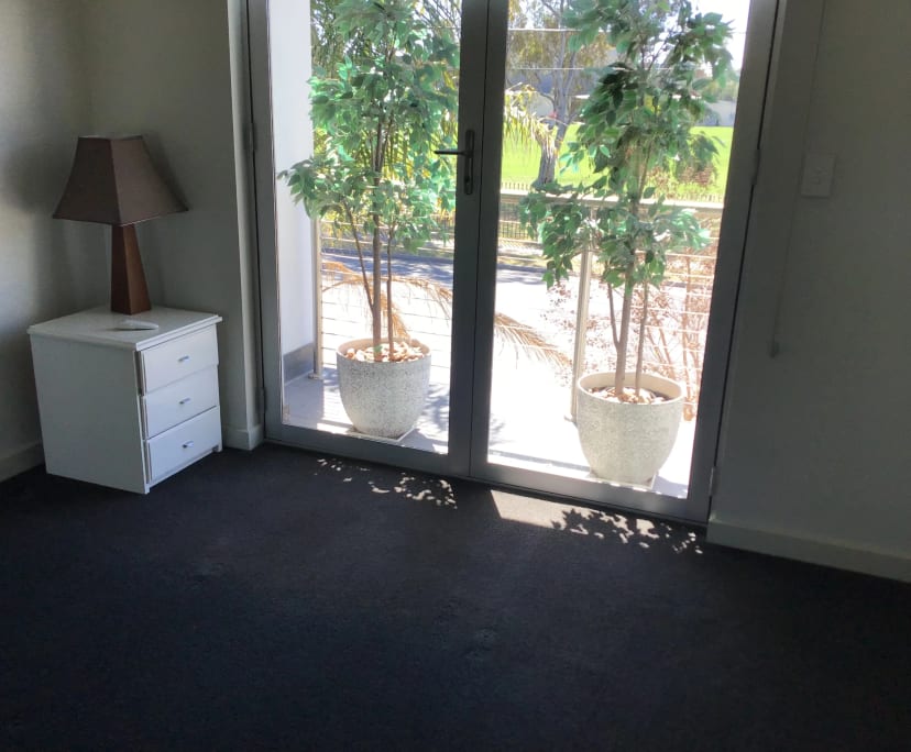 Student for Rent in Henley Beach, Adel...