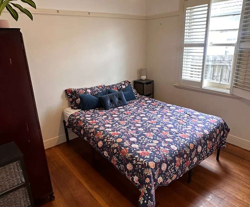 Room in a share house