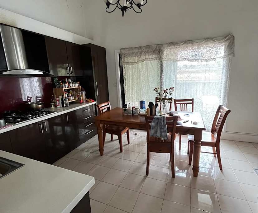 Room in a share house