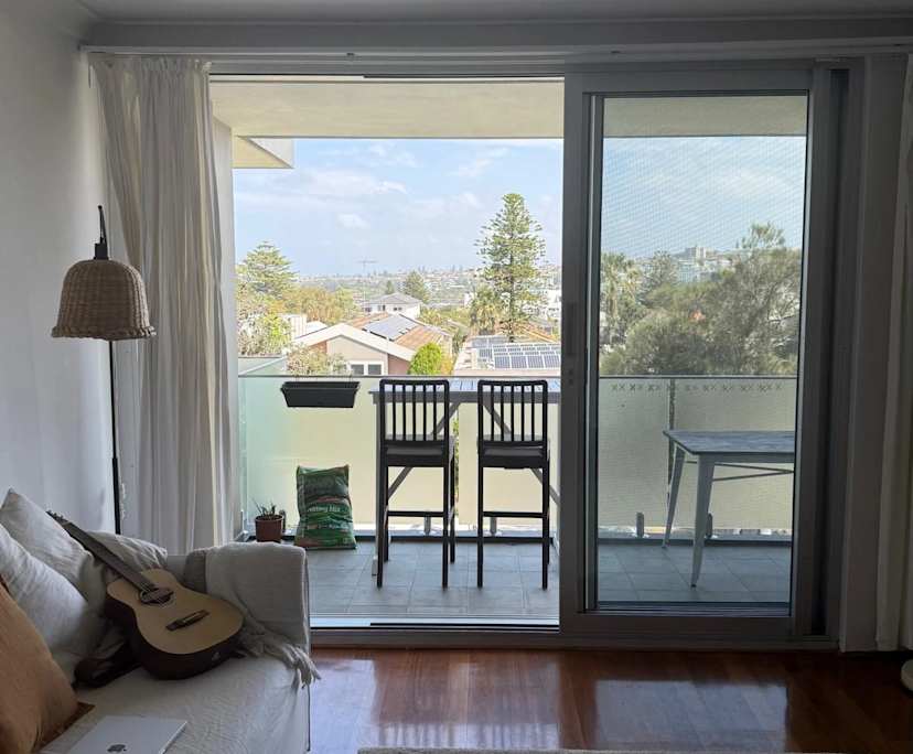 Furnished room in a flatshare