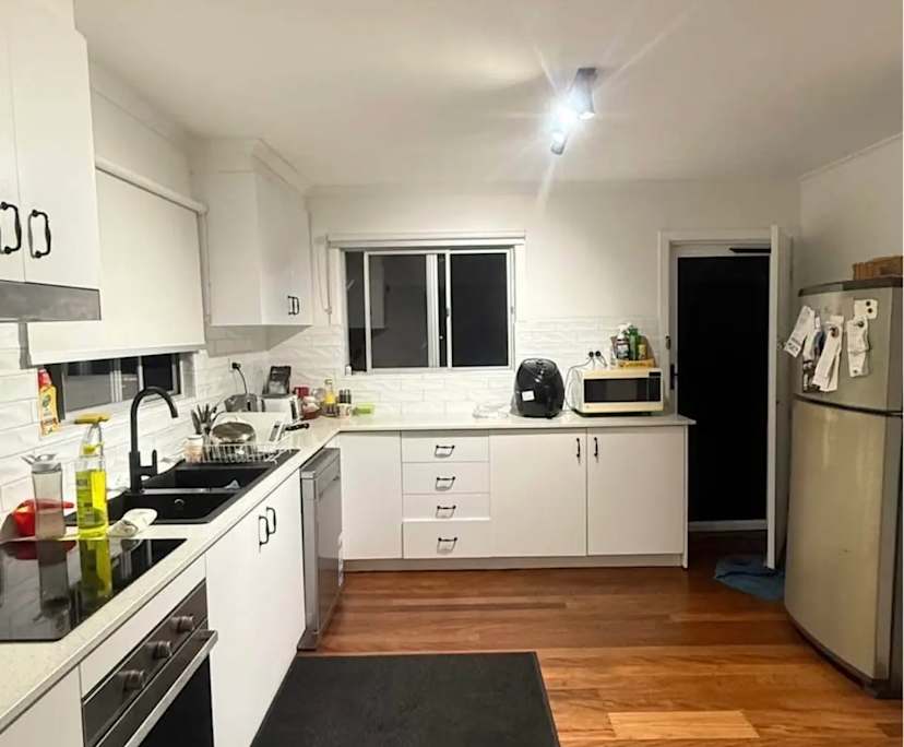 $250, Student-accommodation, 3 bathrooms, Labrador QLD 4215