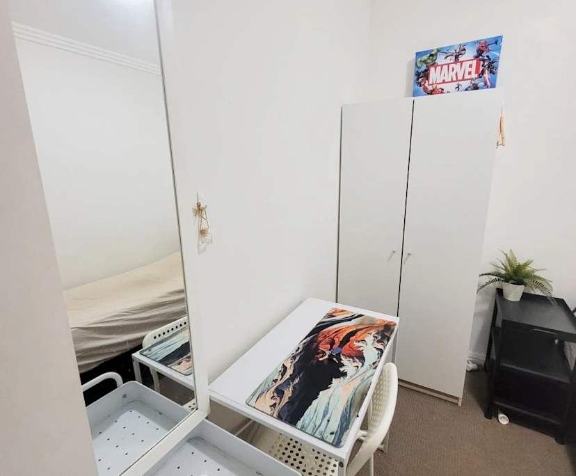 Furnished room in a flatshare