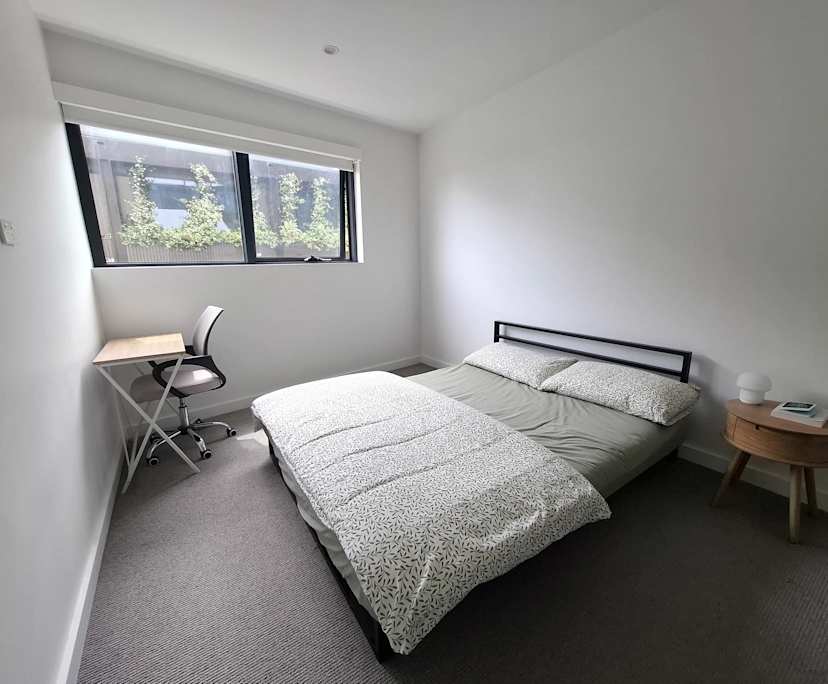 Furnished room with ensuite in a flatshare