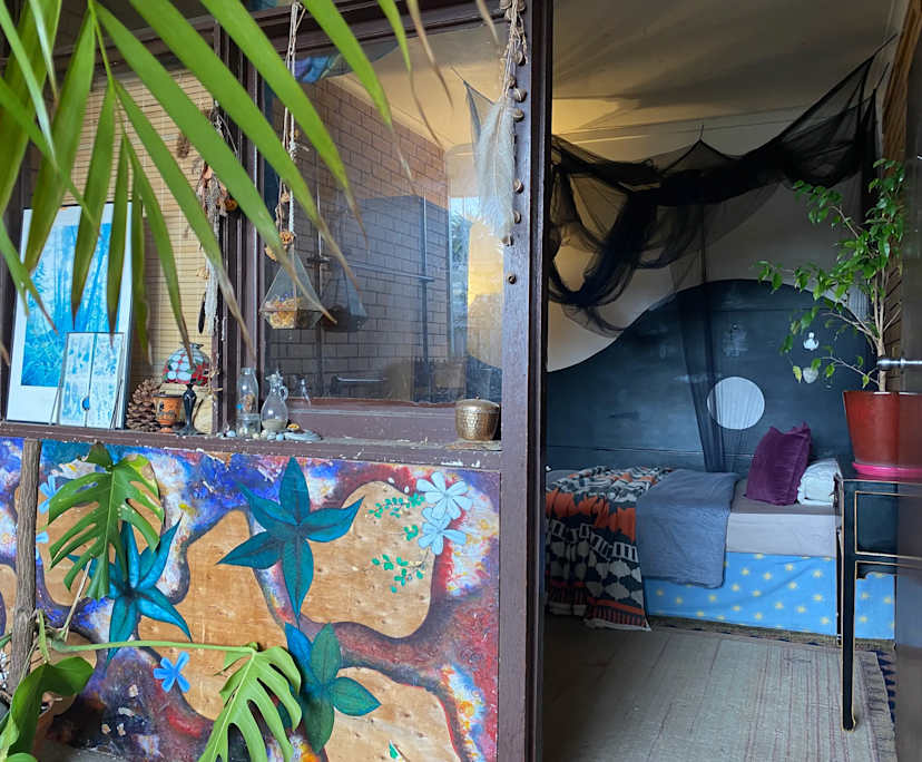 Furnished room in a flatshare