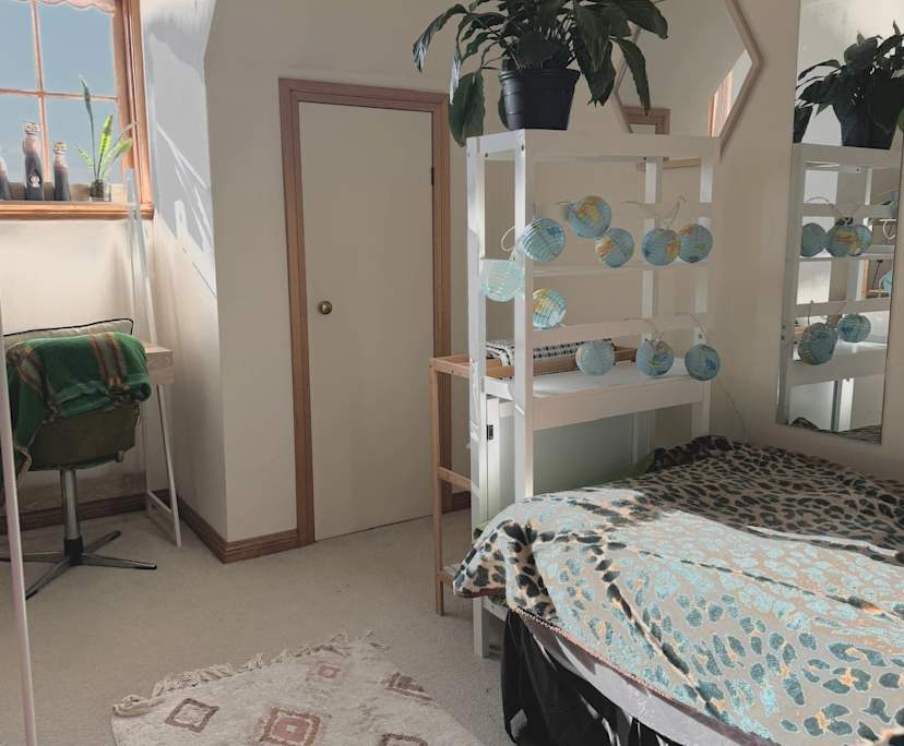 Furnished room in a share house