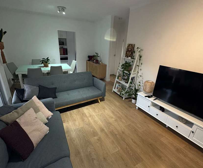 Furnished room in a flatshare