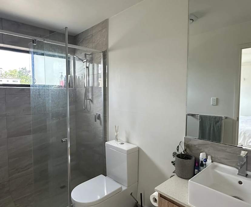 $267, Flatshare, 3 bathrooms, Greenslopes QLD 4120