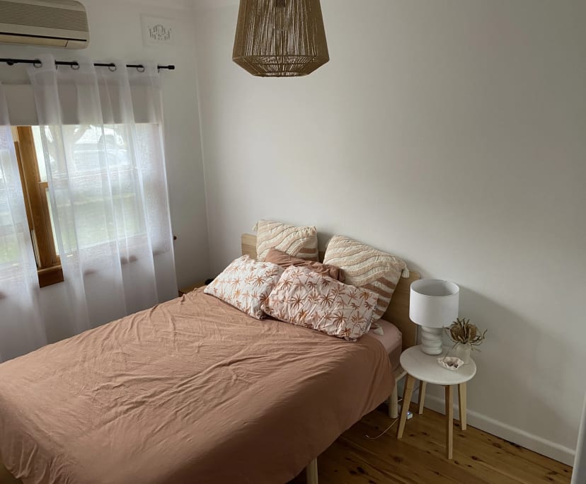 Furnished room in a flatshare