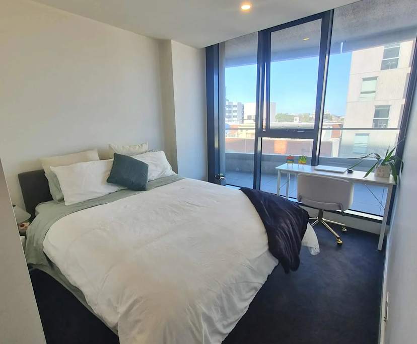 Furnished room with ensuite in a flatshare