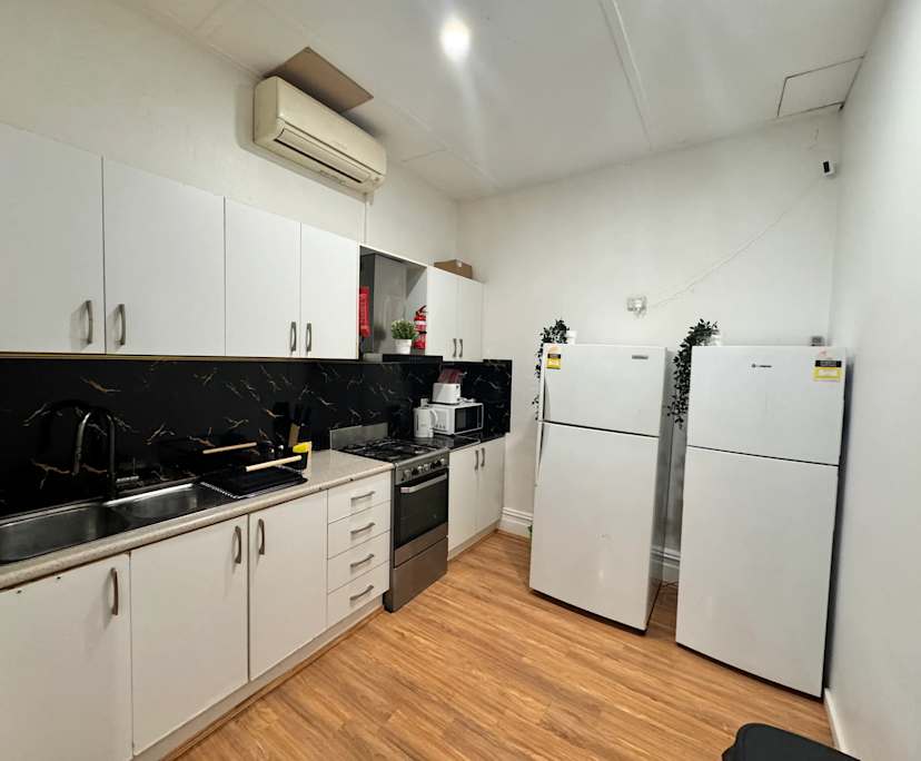 $300, Flatshare, 6 bathrooms, Newtown NSW 2042