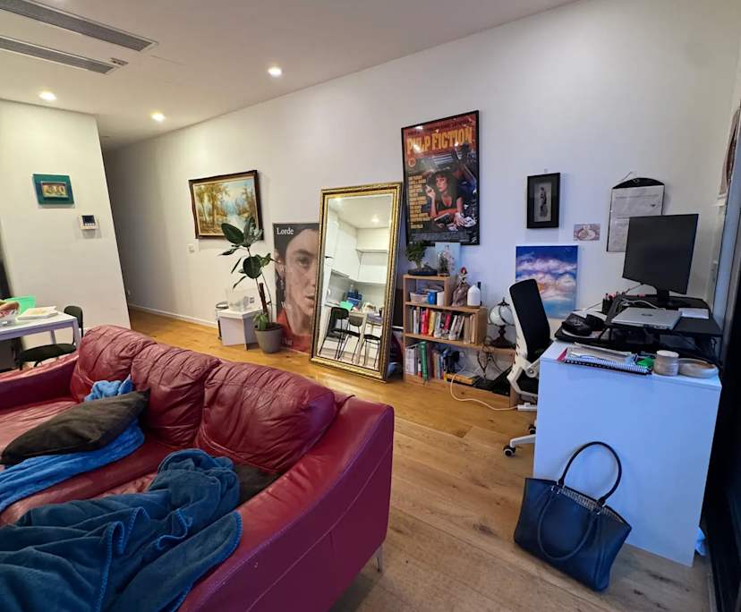 Furnished room with ensuite in a flatshare