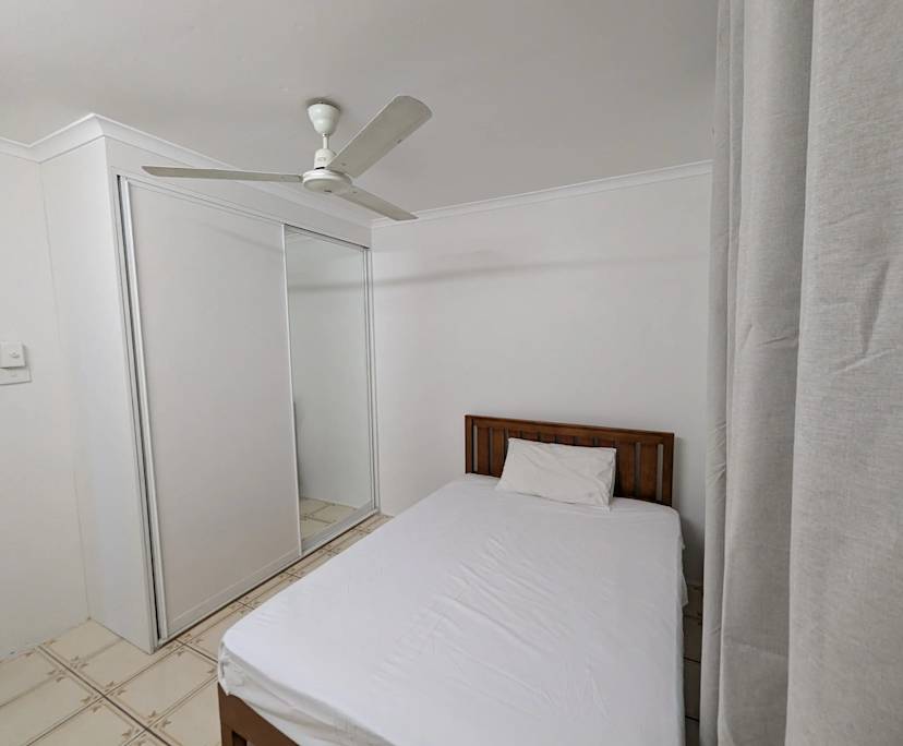 Room in a share house